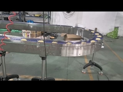 Maszyna do pakowania i zgrzewania kubków z zupą błyskawiczną z podawaniem saszetek z przyprawami