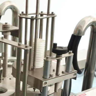 kupować 0.3-0.5 mm grubość Automatyczna maszyna do uszczelniania kubków do opakowań kubkowych o grubości 90-100 mm online manufacture